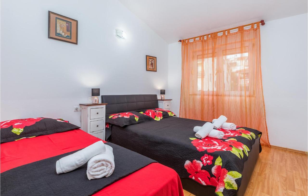 1 Bedroom Awesome In Apartment *